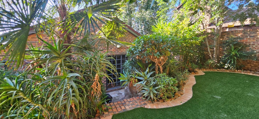 5 Bedroom Property for Sale in Langenhovenpark Free State